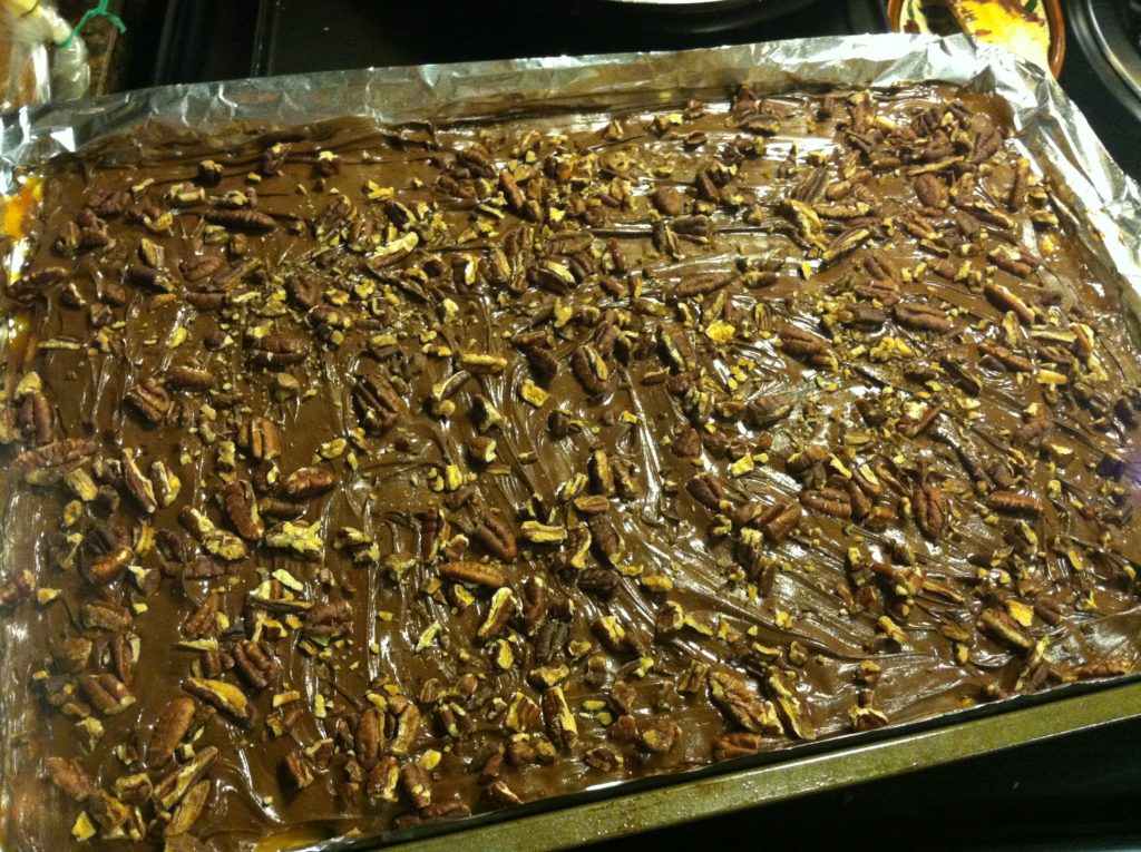 how to make easy saltine toffee #christmascrack 